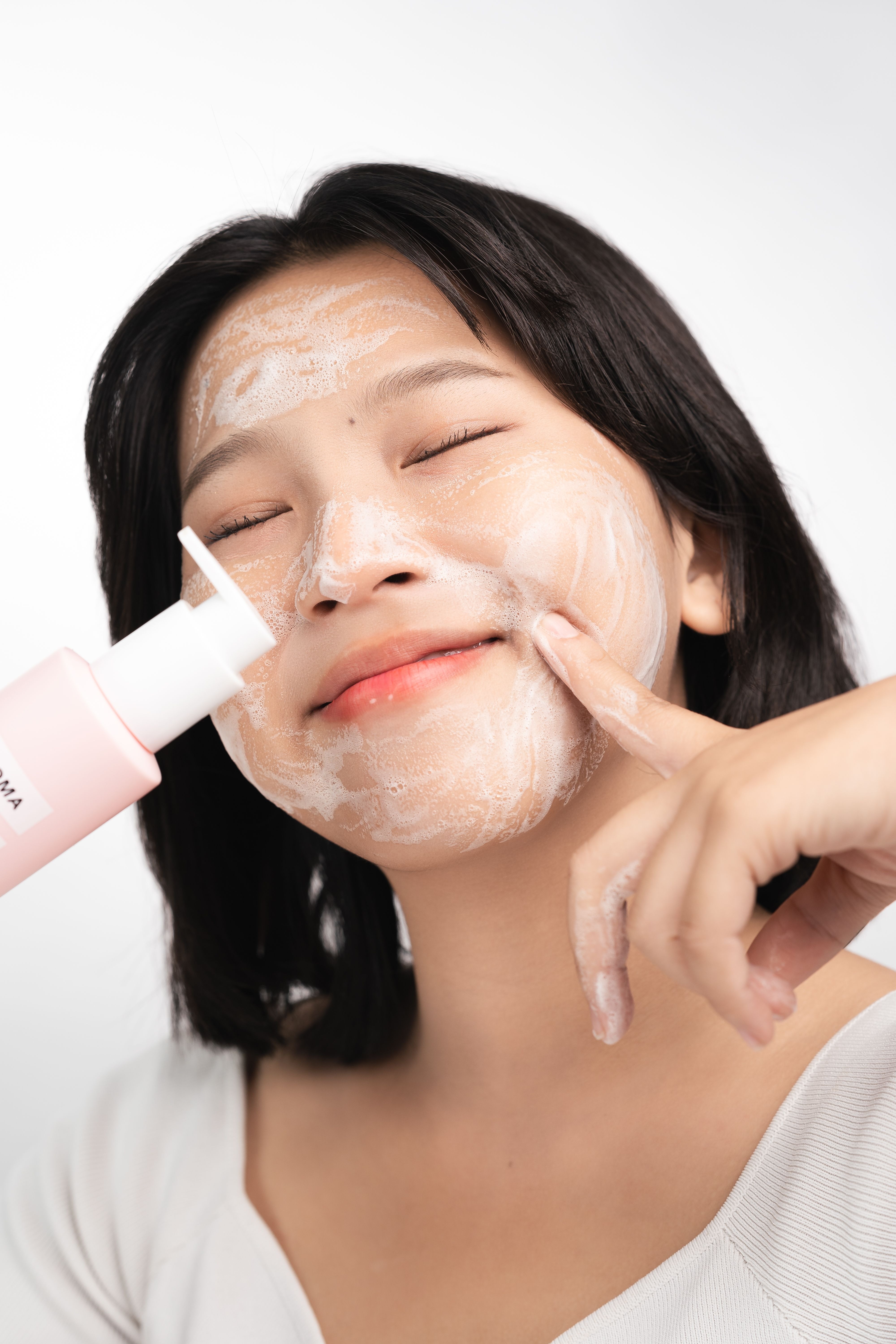 How to Remove Makeup Properly: Tips for Healthy Skin
