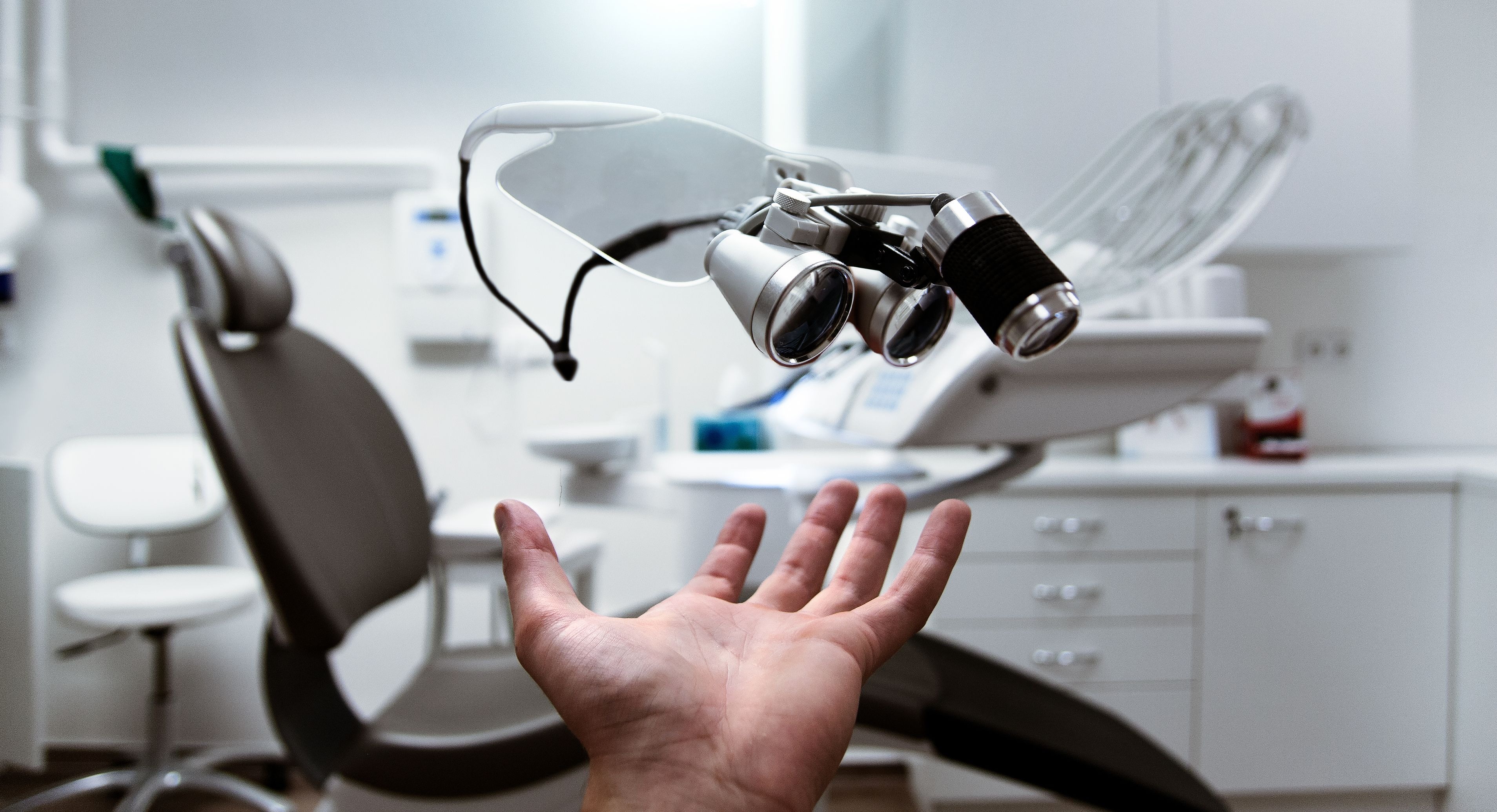 HealthTech Revolution: Wearables and Telemedicine Reshaping Your Wellness Journey