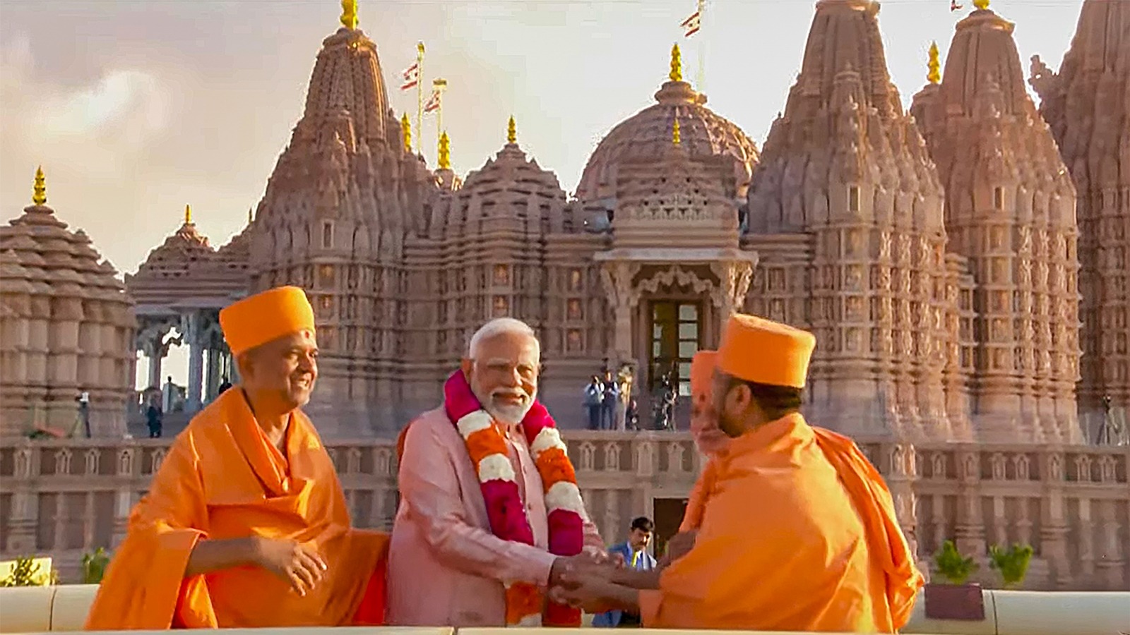 PM Narendra Modi Inaugurates Abu Dhabi's 1st Hindu BAPS Temple | UAE Temple