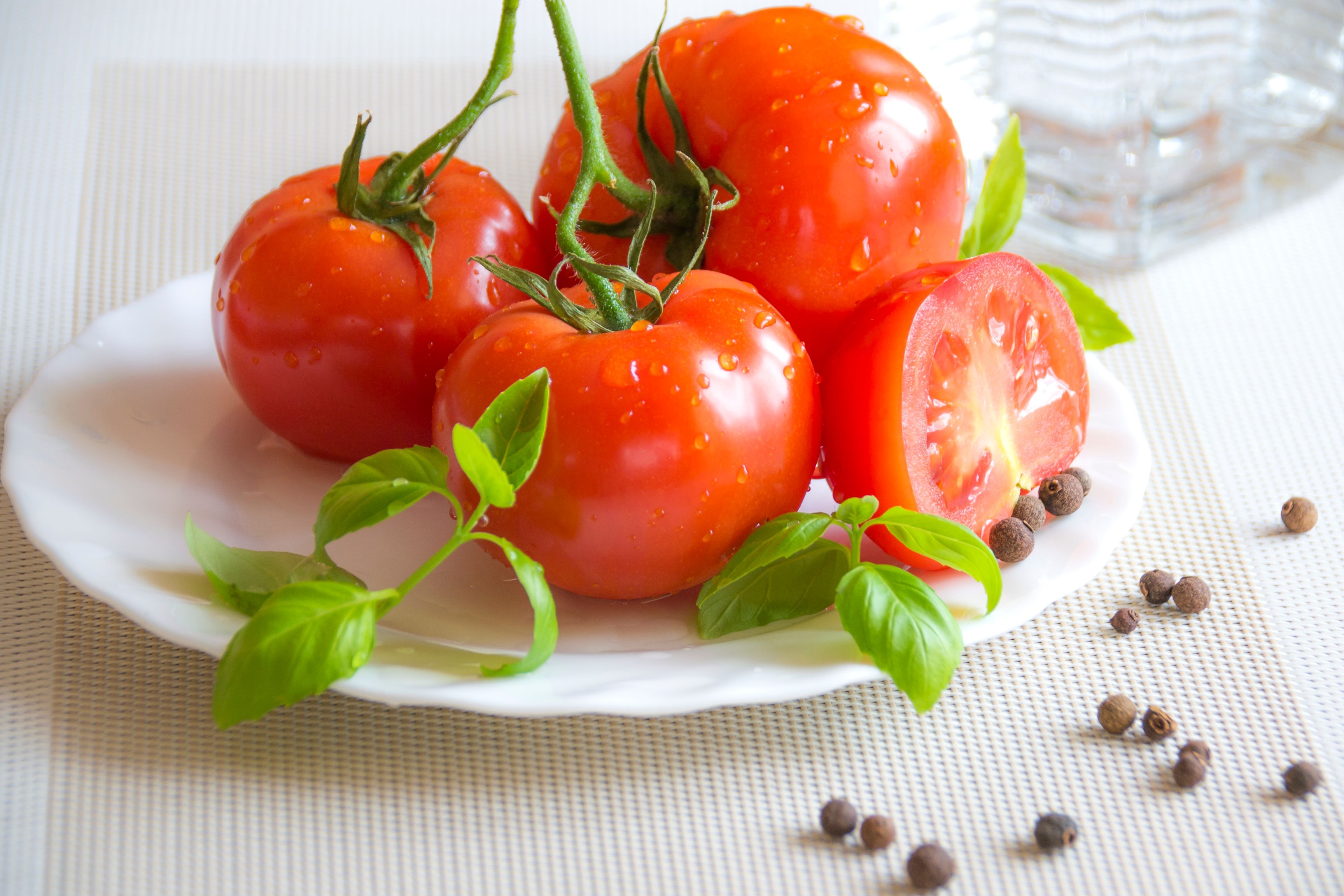 The Health Benefits of Tomatoes: Nature's Red Treasure