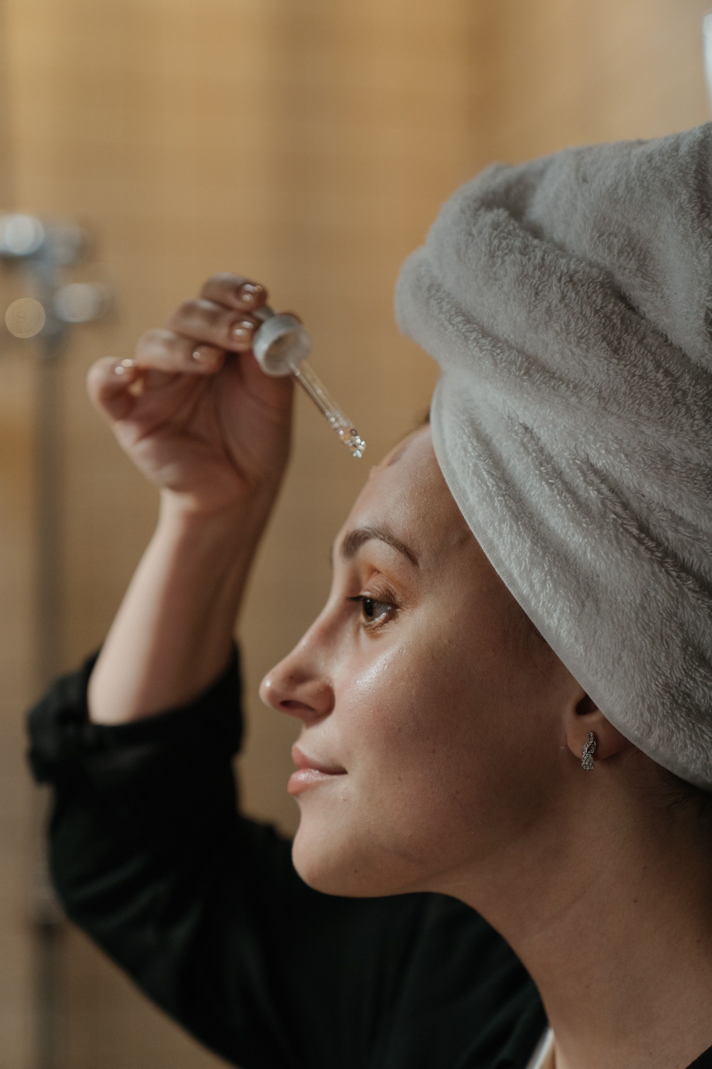 Demystifying Skincare: Hydrating vs. Moisturizing - What Sets Them Apart?