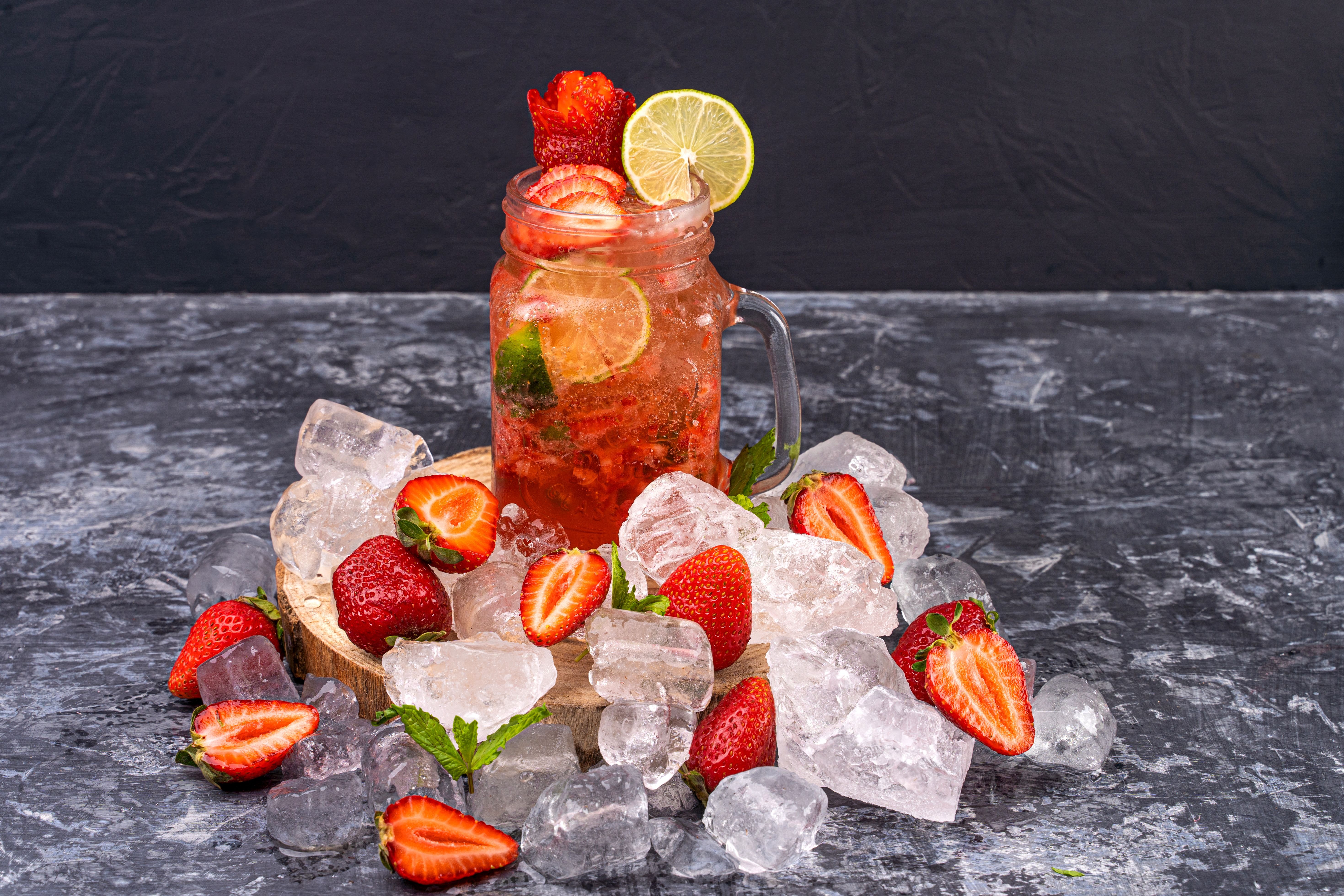 Infused Water vs. Juices: Making Healthy Hydration Choices