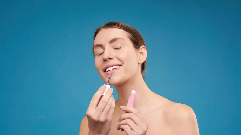 How to Transition Your Makeup Routine for Different Seasons