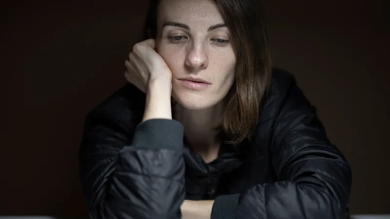 How to Identify and Manage Cortisol Face: Tips for Reducing Stress-Induced Facial Aging