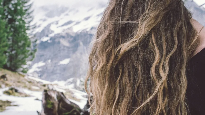 How to Prevent Hair Frizz in Humid Weather