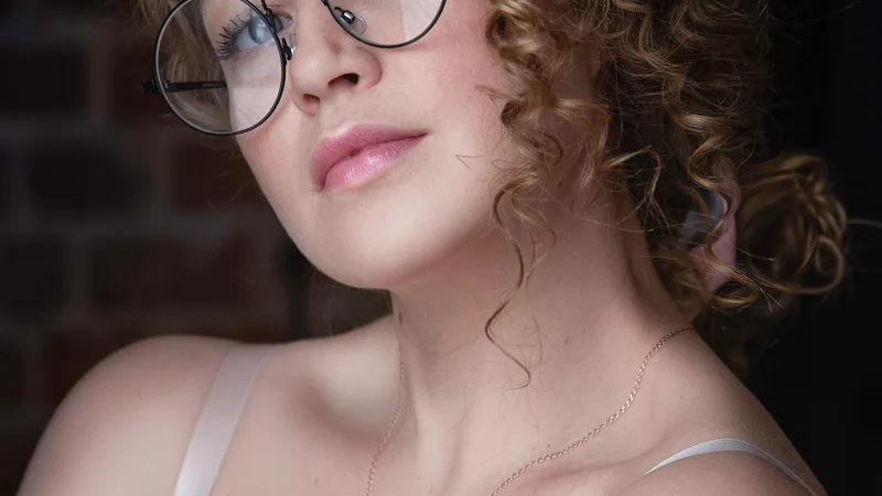Unveiling the Latest Makeup Trend: Embrace Natural Glamour and Radiant Skin